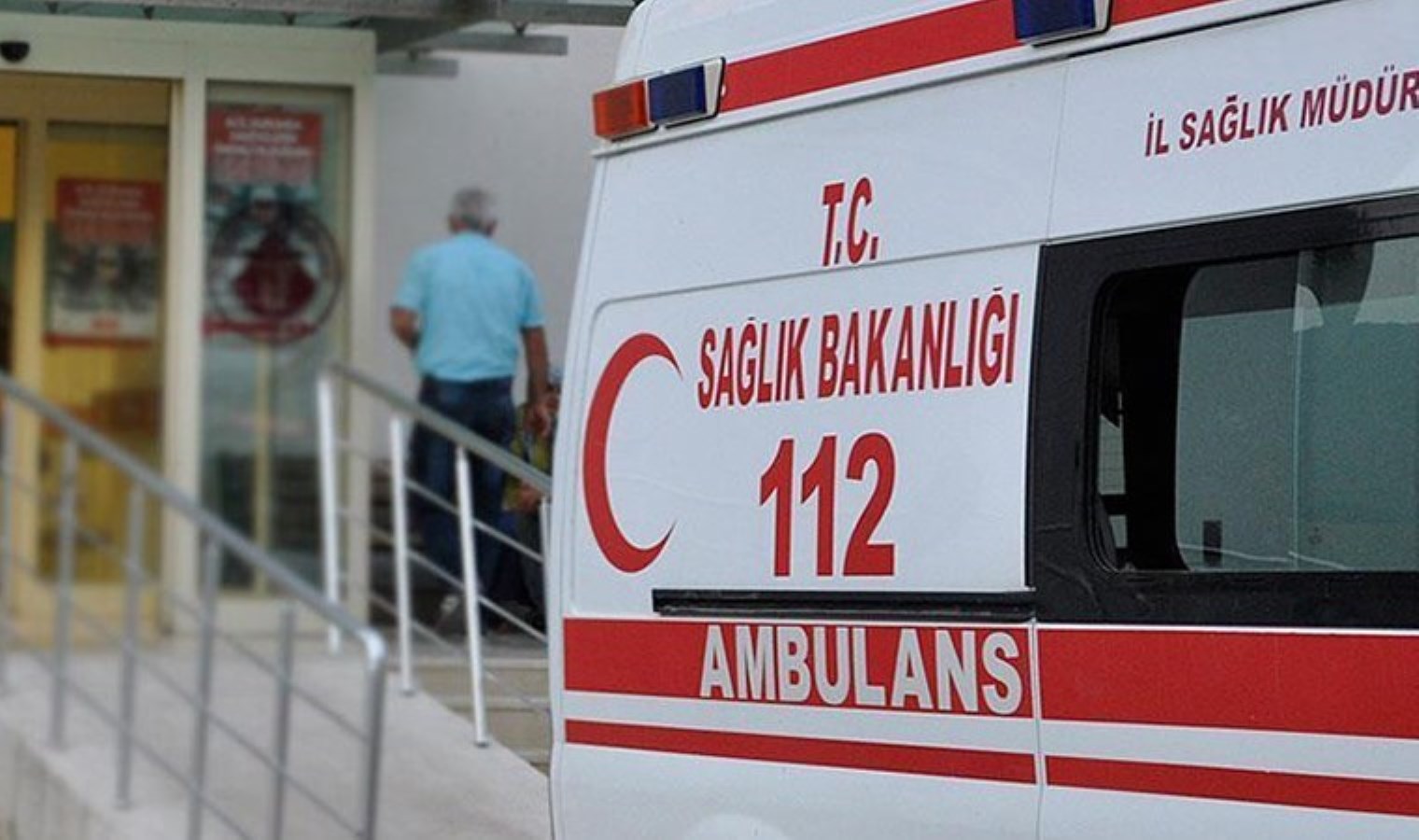 İzmir’de 40 işçi gıda zehirlenmesi şüphesiyle hastaneye kaldırıldı